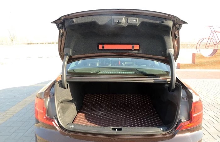 沃尔沃最贵的轿车，内饰焕然一新，动力略显不足，车主说用车感受