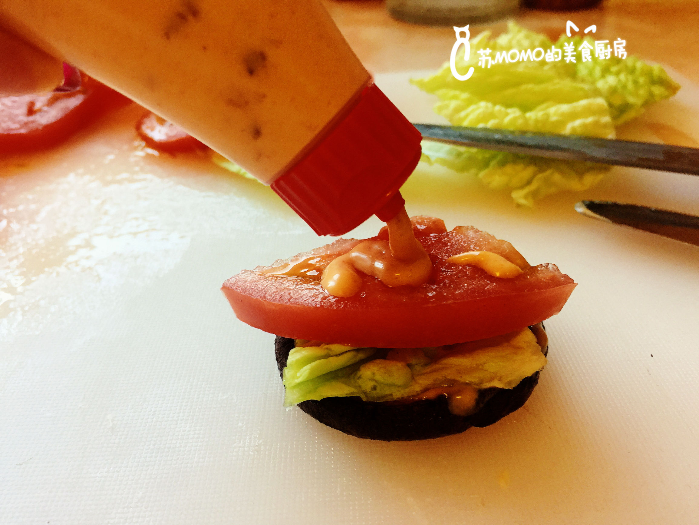 A hamburger, confuse fort of your Xianggu mushroom