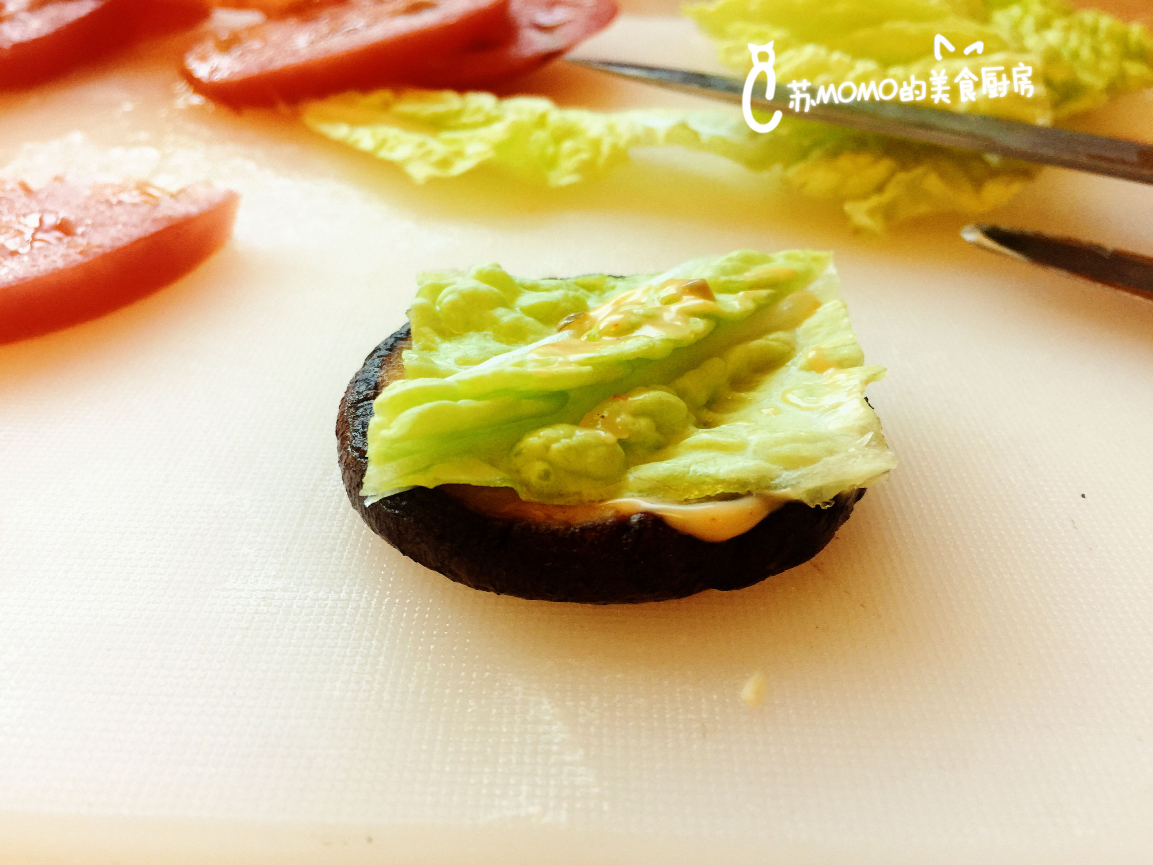 A hamburger, confuse fort of your Xianggu mushroom