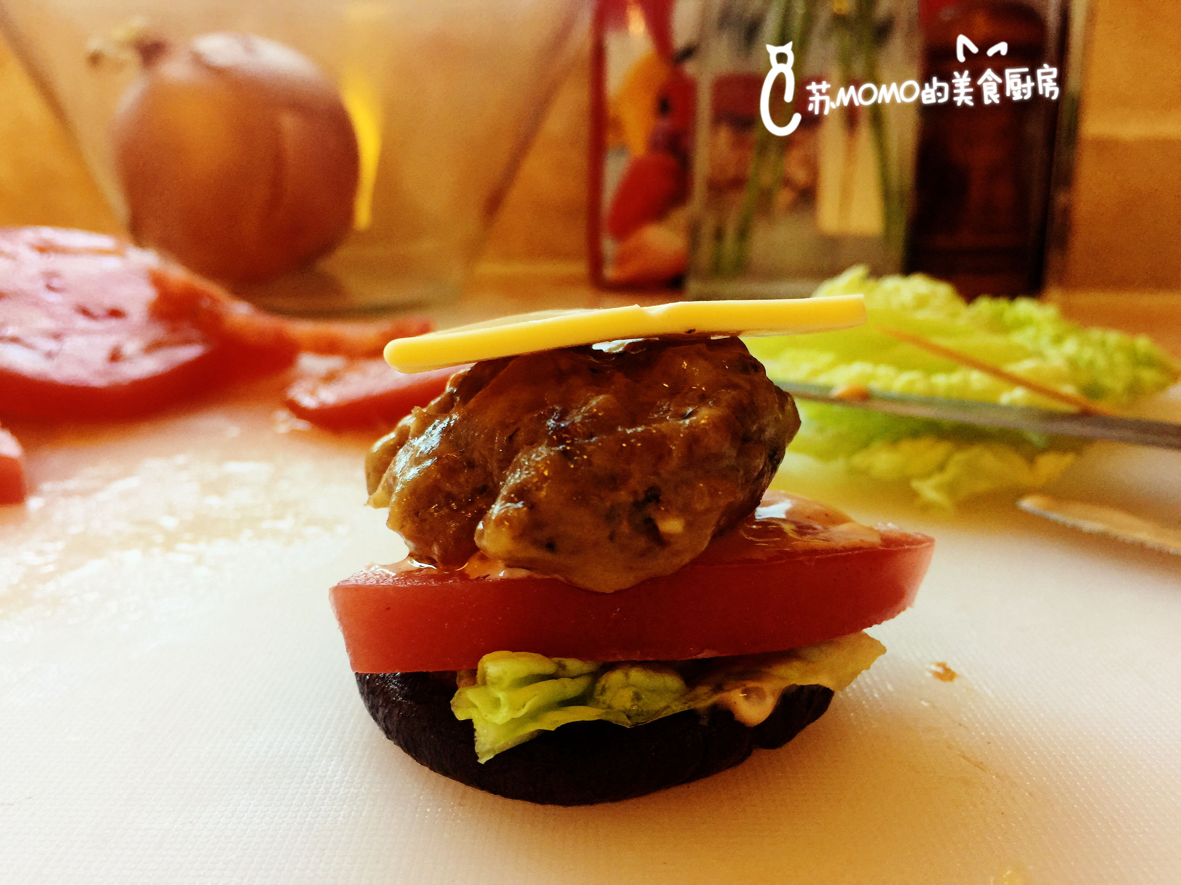 A hamburger, confuse fort of your Xianggu mushroom