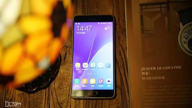 不玩不悦 年青实力派演员！三星Galaxy A7品评