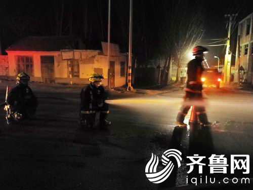 天干物燥 泰安一消防中队凌晨接2起车辆起火警情