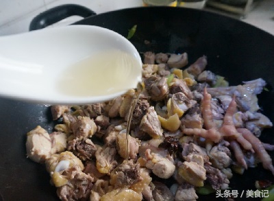 90后男友做的暖心菜，家常炖鸡，香的不要不要的
