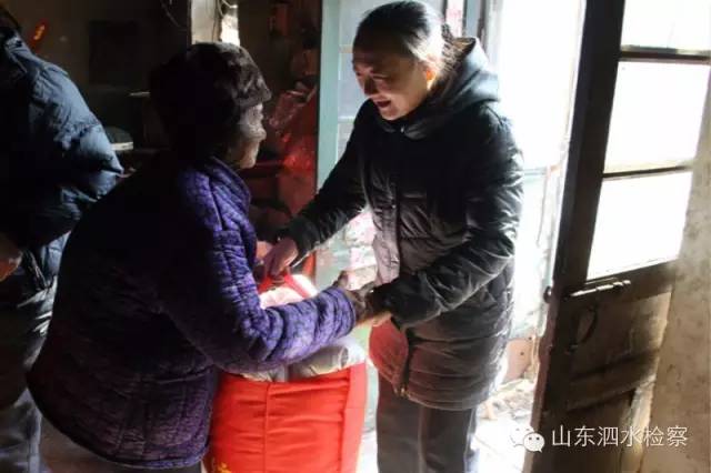 基层丨泗水县检察院开展精准扶贫春节走访慰问活动