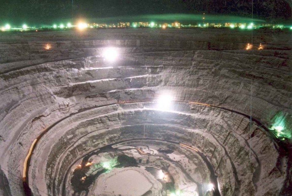 俄罗斯一陨石坑钻石矿储量可供全球珠宝市场3000年的需求