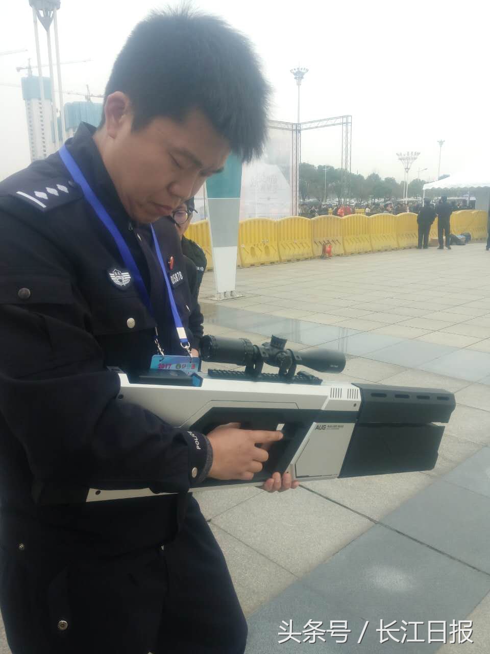 武汉警方启用新装备！无人机爱好者们当心了