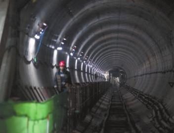 长春地铁2号线下穿伊通河隧道实现贯通