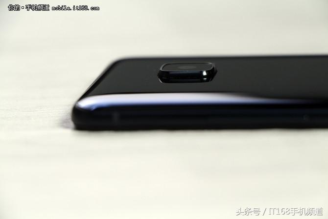HTC U Ultra评测 主副双屏 双玻璃机身 5088起