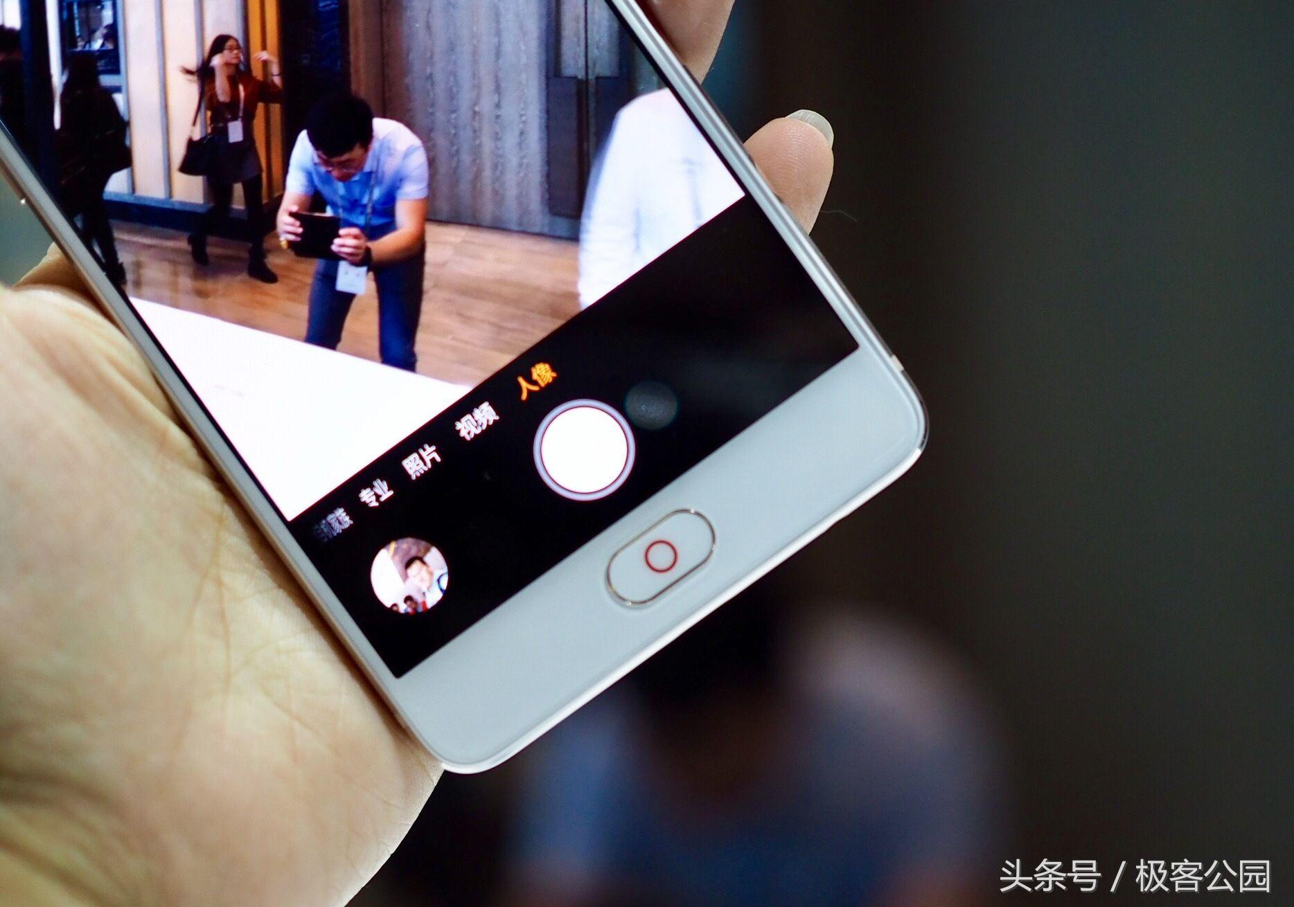 nubia2020年第一款新手机，除开双镜头，也有内嵌小红圈的外置指纹识别