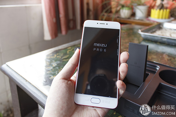 走在iPhone7之前，魅族PRO6 烈焰红