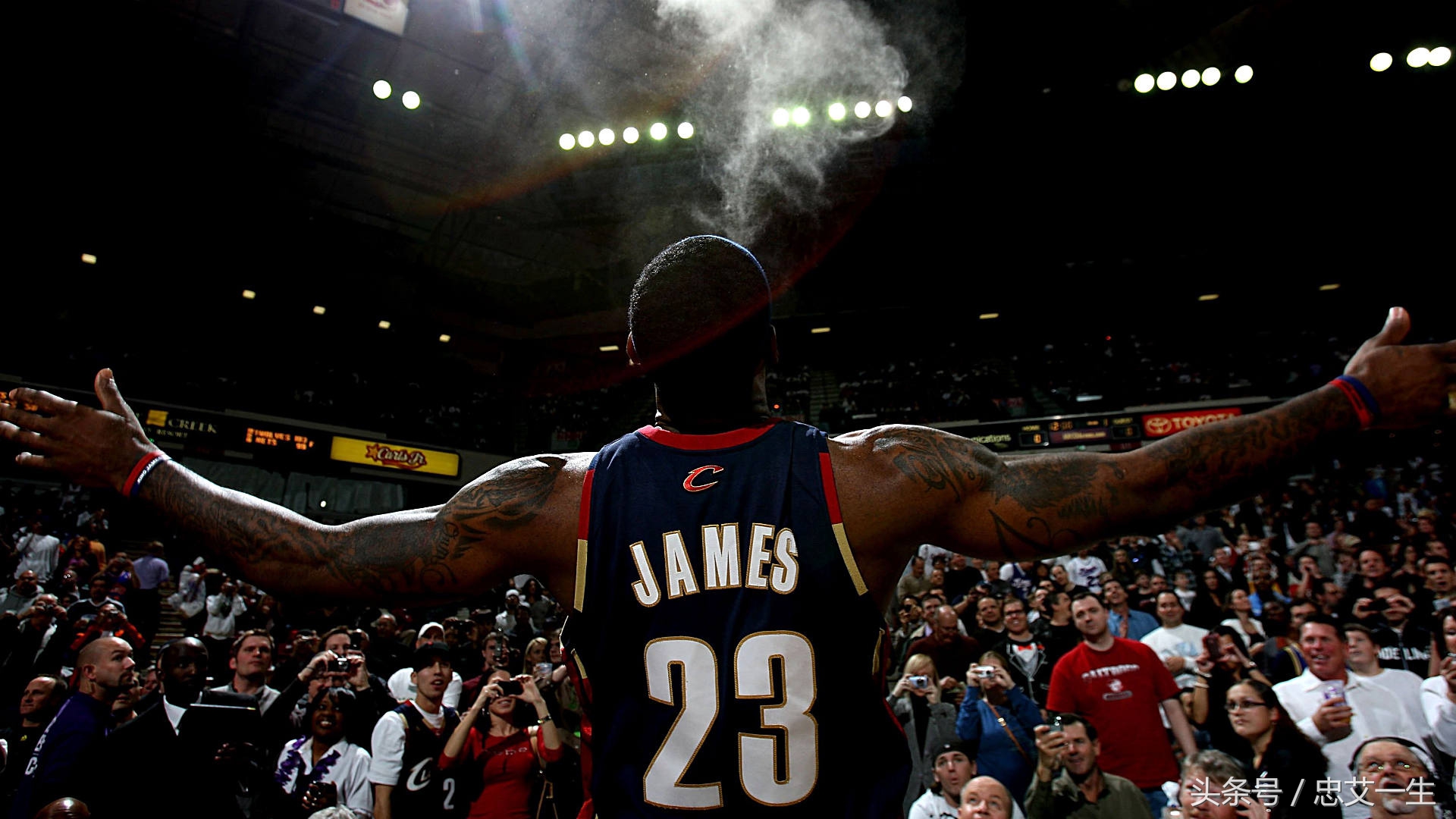 詹姆斯打球前撒的粉(nba詹姆斯不同时期的赛前撒镁粉图集,哪张最帅)