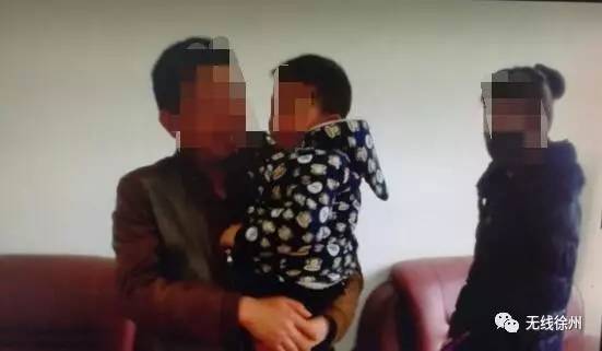 父亲看麻将入迷，徐州2岁男童走失，民警发朋友圈急寻家人……