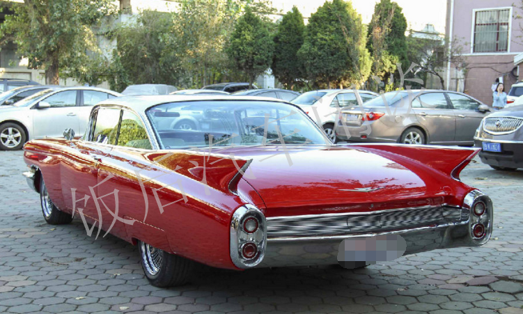 小伙花18万淘辆老爷车，1960凯迪拉克大火箭泡妞收藏两不误