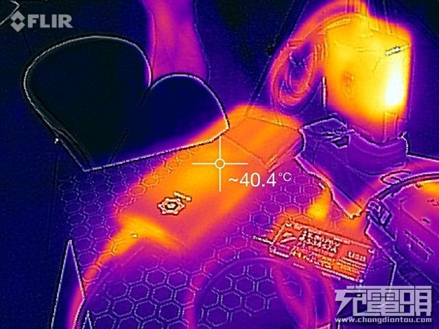 15分钟填满5000mAh！“烯王二代”石墨烯材料移动充电器问世