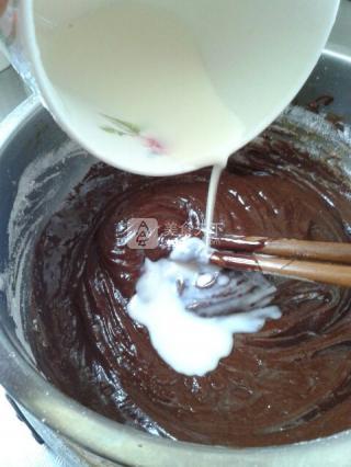 5. 巧克力加油隔水融化拌匀