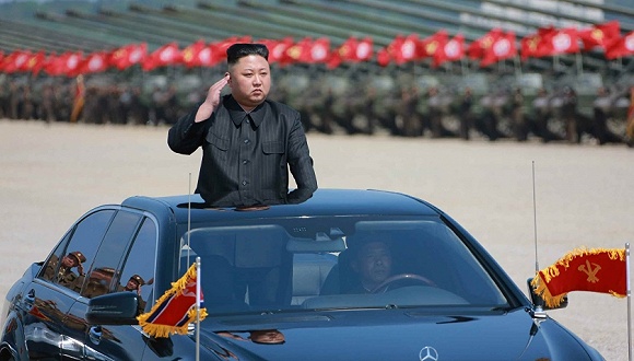 金正恩观看朝鲜“最大规模”联合军演 300大炮齐开火
