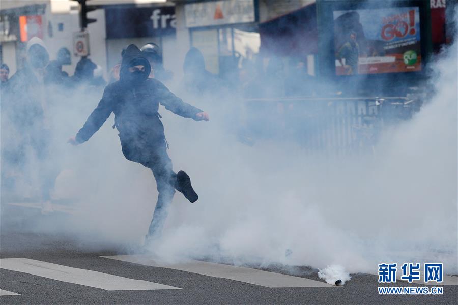法国民众抗议大选首轮结果