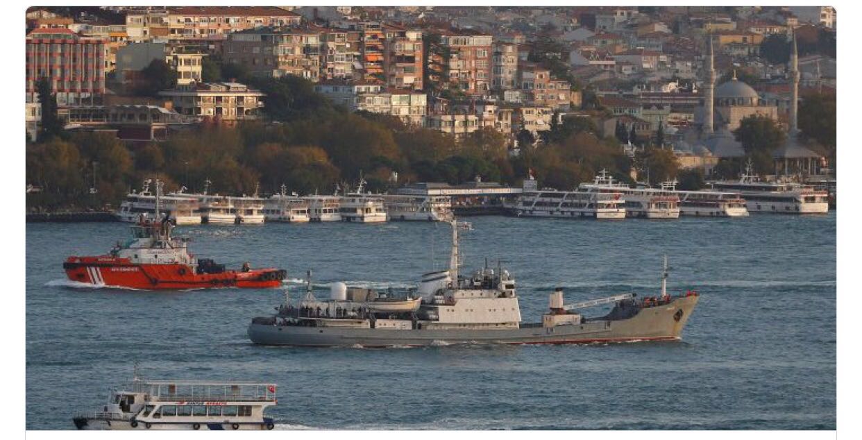 俄罗斯军舰在黑海与一艘货船相撞后沉没