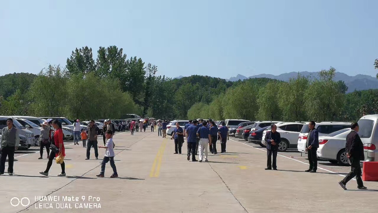 鲁山交警大队全员上岗，确保郑尧高速出口到尧山各景区道路畅通