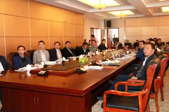 天峻县委召开中心组理论学习（扩大）会议