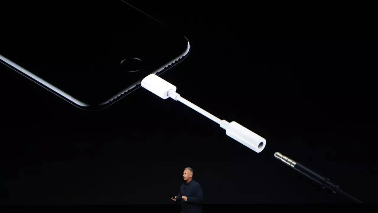 揭密：iPhone8的无线快速充电技术谜团