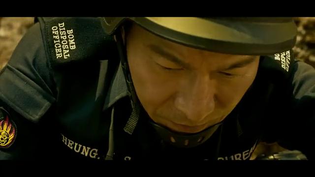 《拆弹专家》55岁刘德华再演孤胆英雄，上映破两亿港片逆袭！