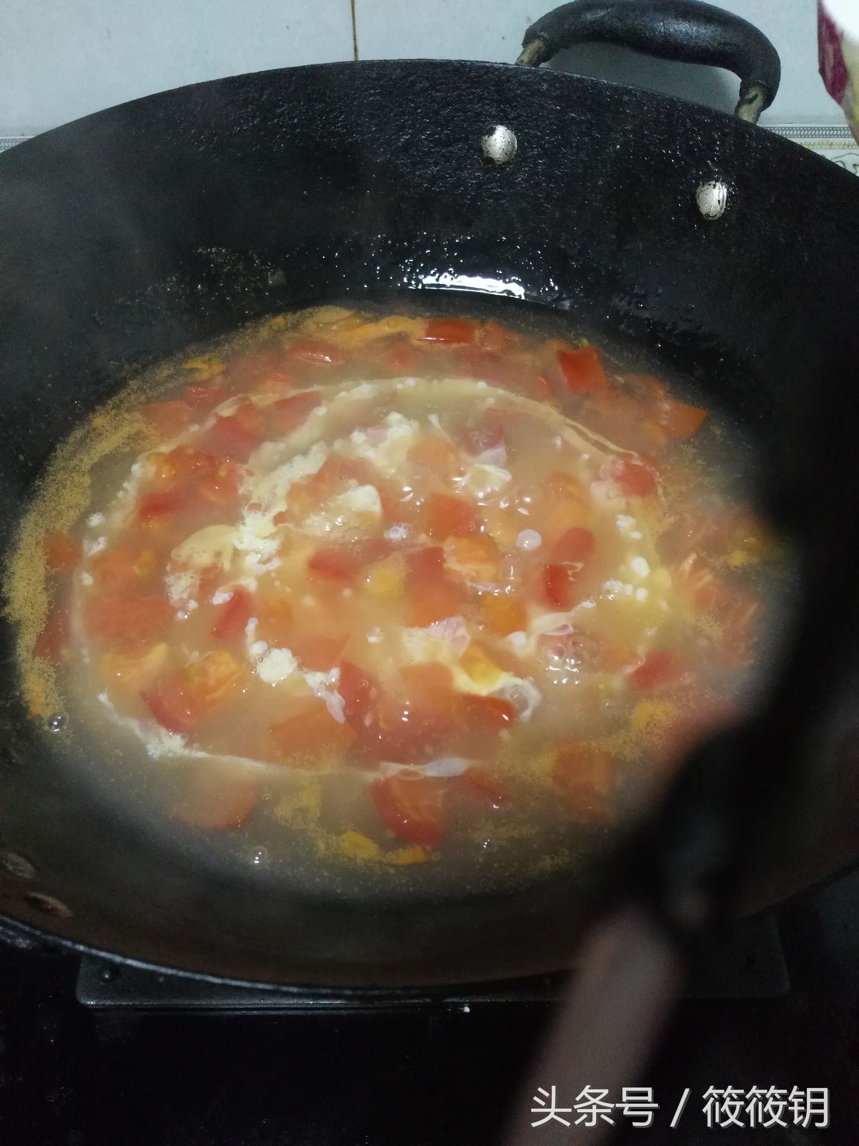 想要煮好一碗好吃好看的番茄蛋花汤，是有技巧的～