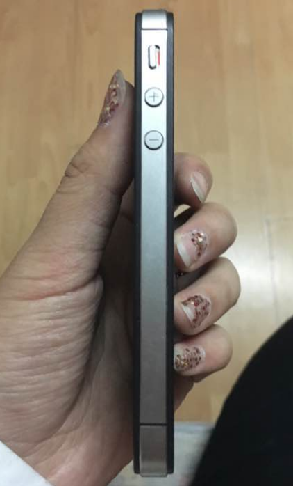 留念史蒂夫乔布斯买二手iPhone4s，拿到发觉沒有插槽该怎么办？