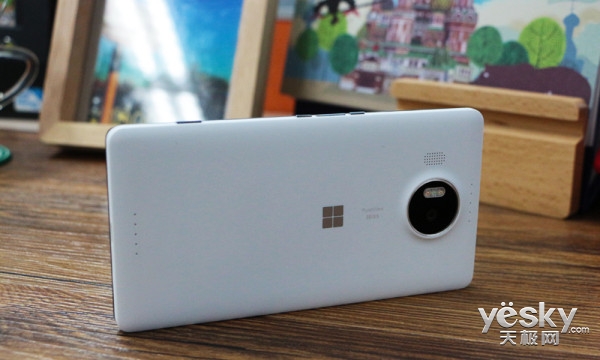 空气简洁商务接待韵味 Lumia 950 XL外型测评