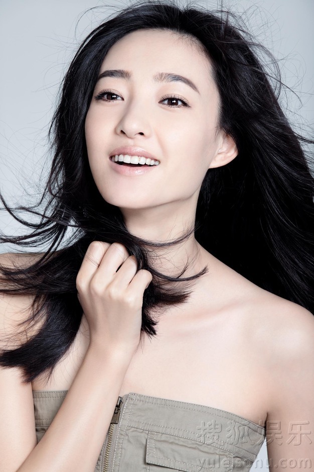 王丽坤整容(“素颜女神”王丽坤被爆整容,网友却为她喊冤,美人有心不在计啊)