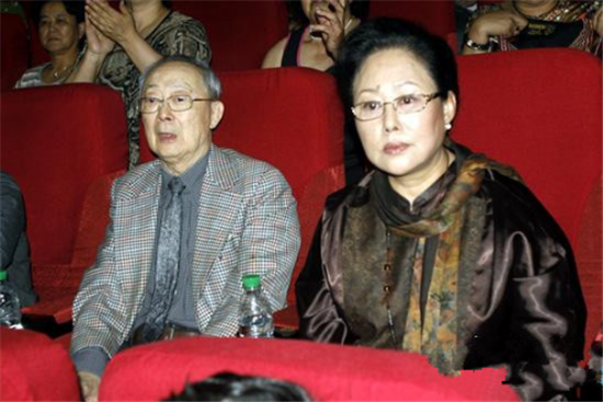 斯娃高琴简历66岁的siqingaowa和83岁的丈夫的近照他们婚后移民到瑞士