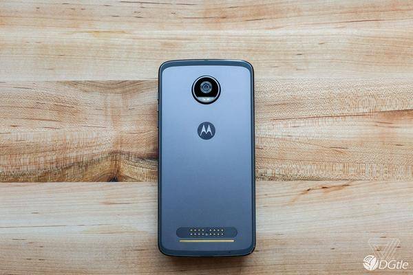 Moto Z2 Play 宣布公布：外壳薄了一毫米，续航力缩水率六小时