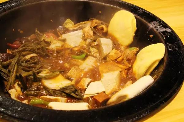 暖意融融的治愈系铁锅炖菜——石家庄美食发现