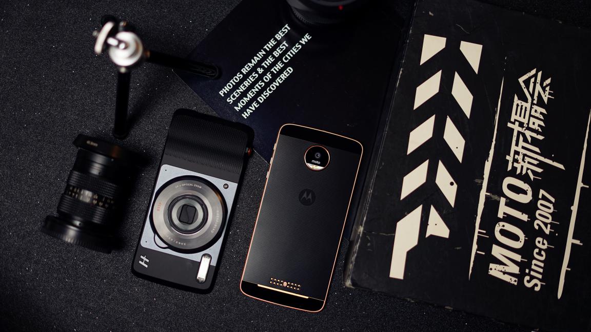 摄录放一体，新时期的多媒体系统全能型手机上Moto Z