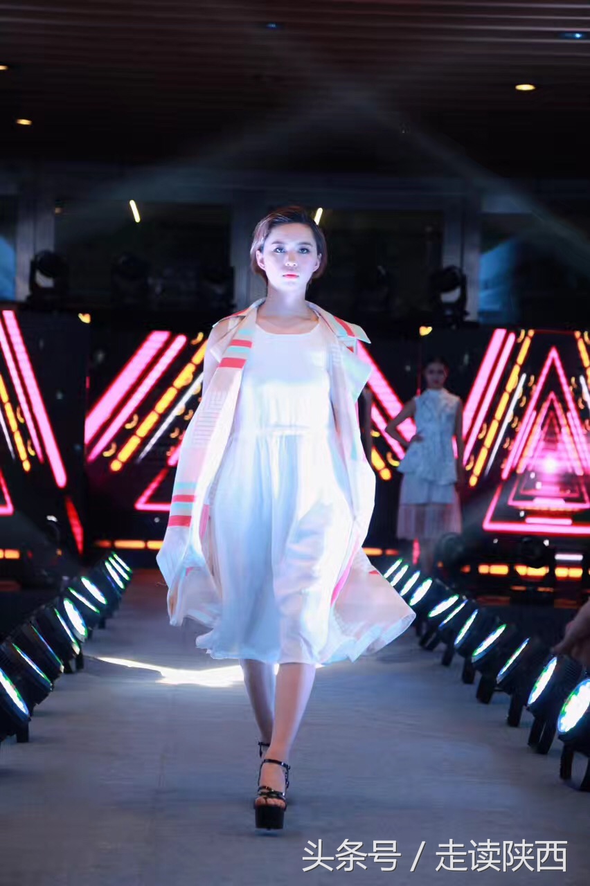 图文 陕西大学生服装设计毕业展 高颜值女学生模特t台走秀比明星更惊艳 身材尤其好 高颜值女装走秀模特 Www Bagua5 Net