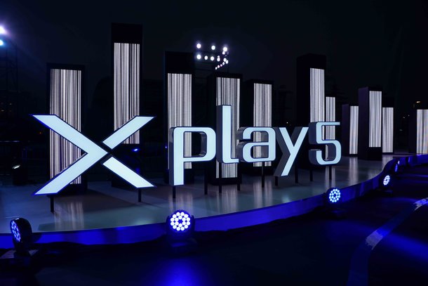 3698元起：双曲屏“5”与伦比 vivo Xplay5正式发布
