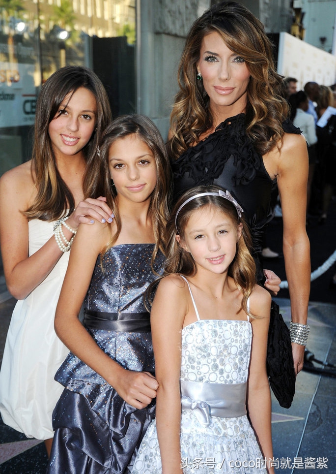 史泰龙拥有三个美若天仙的女儿,分别叫做索非亚·罗丝,塞斯汀·罗丝