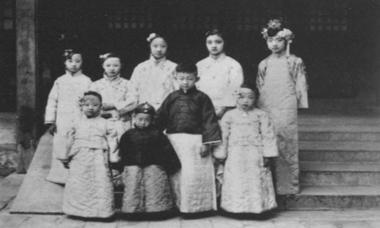 慈禧的大清都亡了，那么最后一代清朝的皇帝溥仪那几个漂亮妹妹，她们的下场又是怎样的呢？