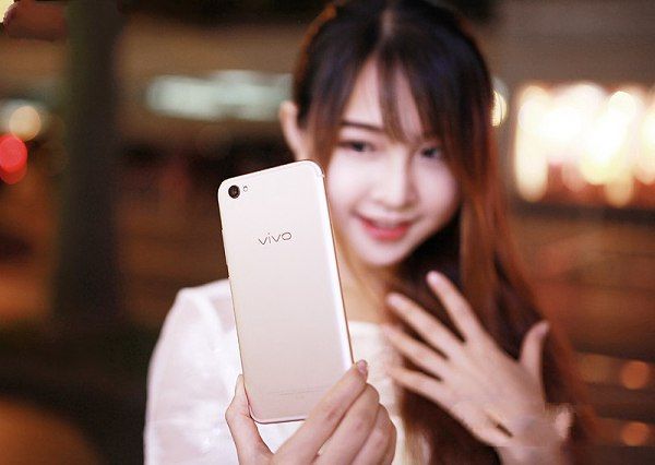 近期女友想買vivo x9，能夠 說成現(xiàn)階段最熱賣的一部手機(jī)，對(duì)你來說送女友還是送男朋友行得通？