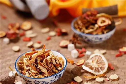 夏季怎么去湿气？这两款&ldquo;神效&rdquo;祛湿茶，喝下湿气不敢缠着你