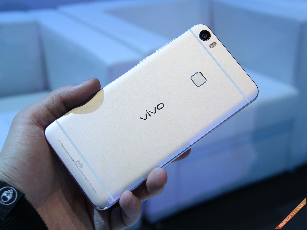 第一部国内曲面屏手机 vivo Xplay5图赏