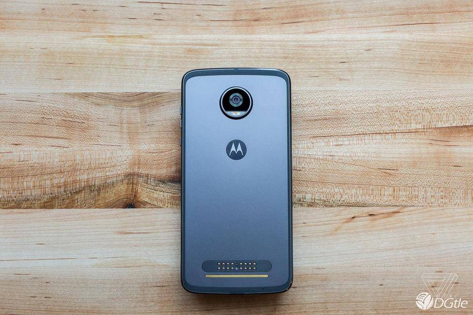 好久没玩过摩托手机了,上手 Moto Z2 Play 感受大不同