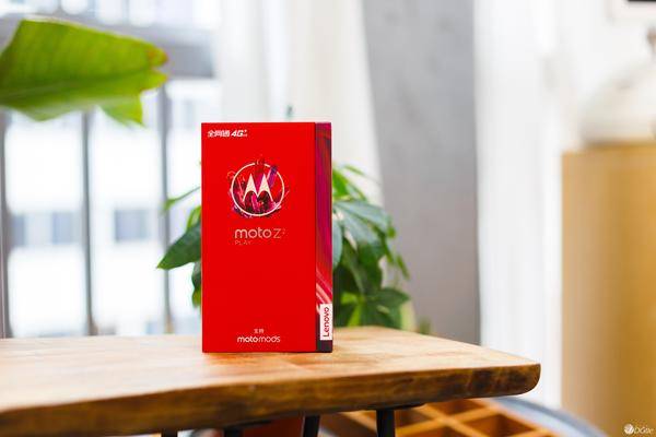 好久没玩过摩托手机了,上手 Moto Z2 Play 感受大不同