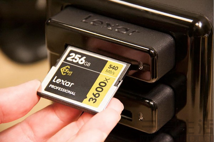 储存大佬连续倒地：U盘SD卡要变成下一个蓝光光碟？