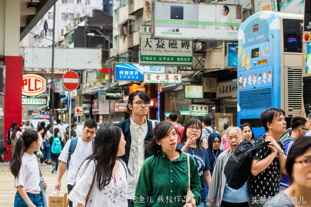 山鸡足球场跟肥尸为什么要跑(香港｜鱼龙混杂的旺角，关于香港黑帮社团的恩怨情仇都发生在这里)