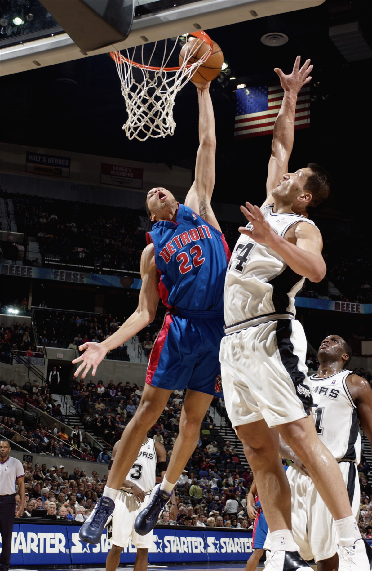 nba华裔球员有哪些(NBA十二大亚裔球员：姚明成就最高，却敌不过两人手握NBA总冠军戒指)