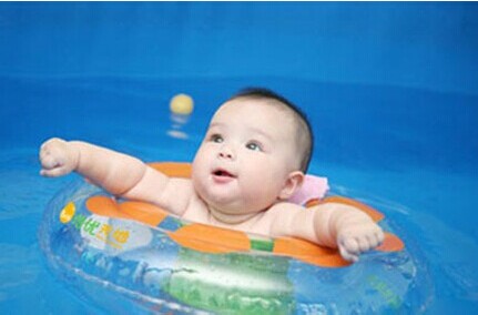 今天看到宝宝在游泳的时候好开心了！