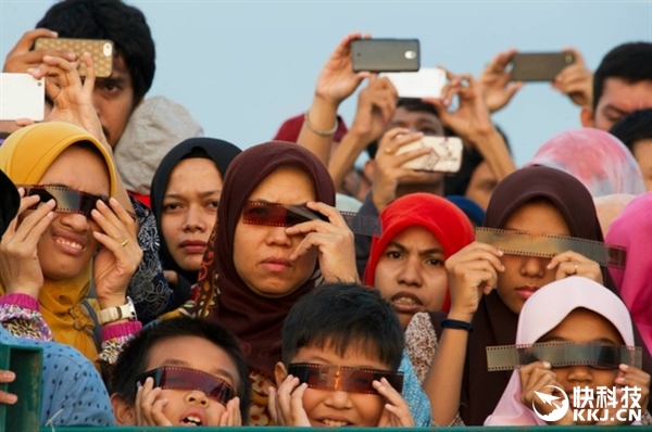 印尼现罕见日全食奇观：下一次要到2042年