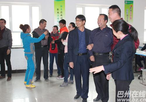若羌县第二小学进行庆三八妇女节文体活动