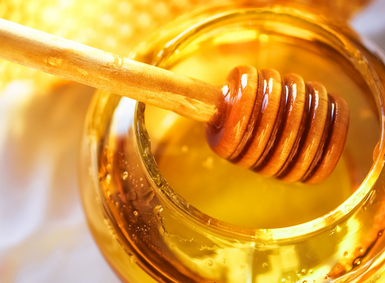 蜂蜜是大自然给人类的馈赠，蜂蜜的好处有很多